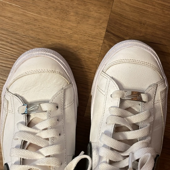Nike White Shoes, Worn once Before (Crease in front of shoes), Gray Nike Logo - Picture 6 of 7